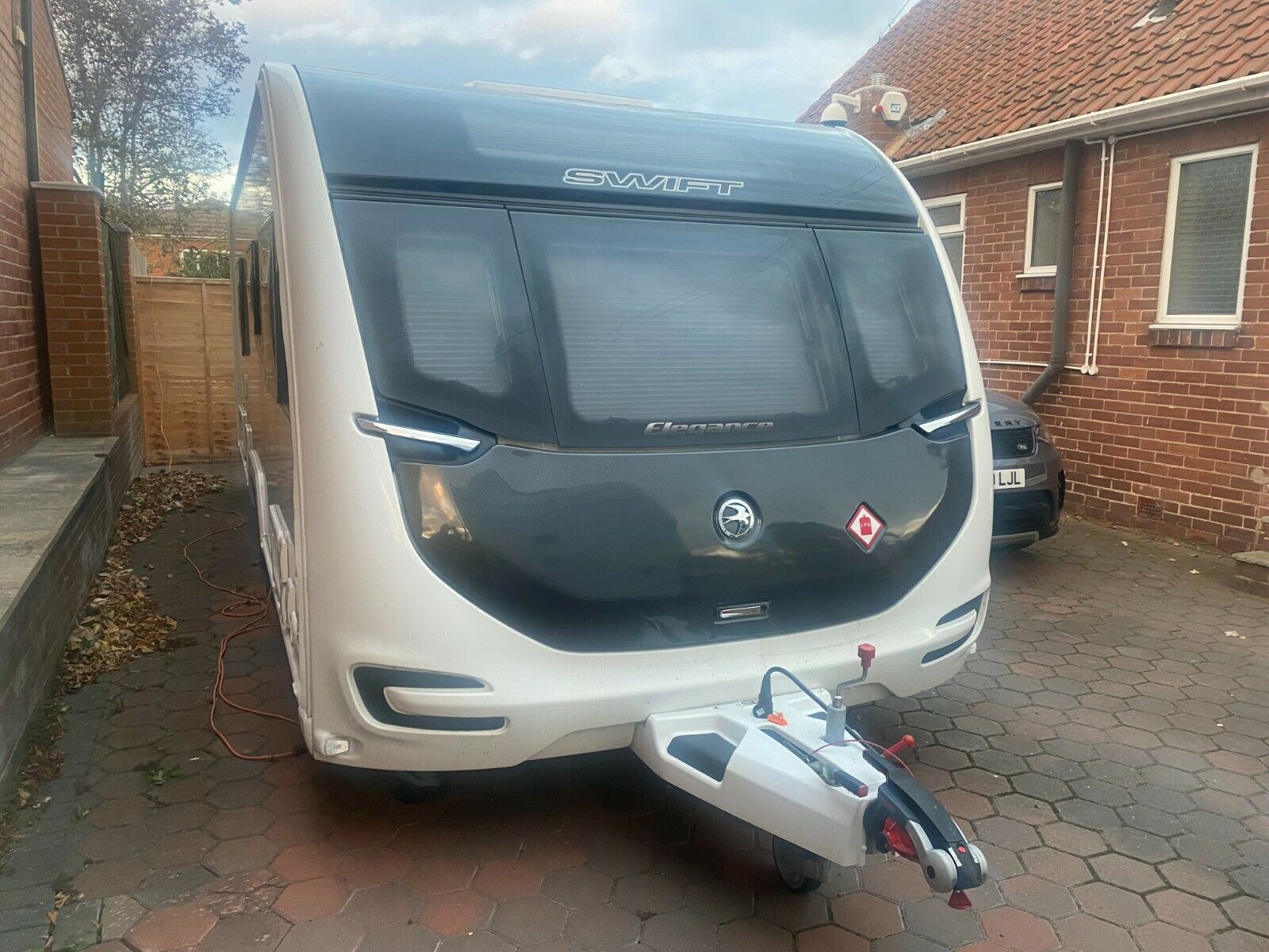 Vehicle lot 489